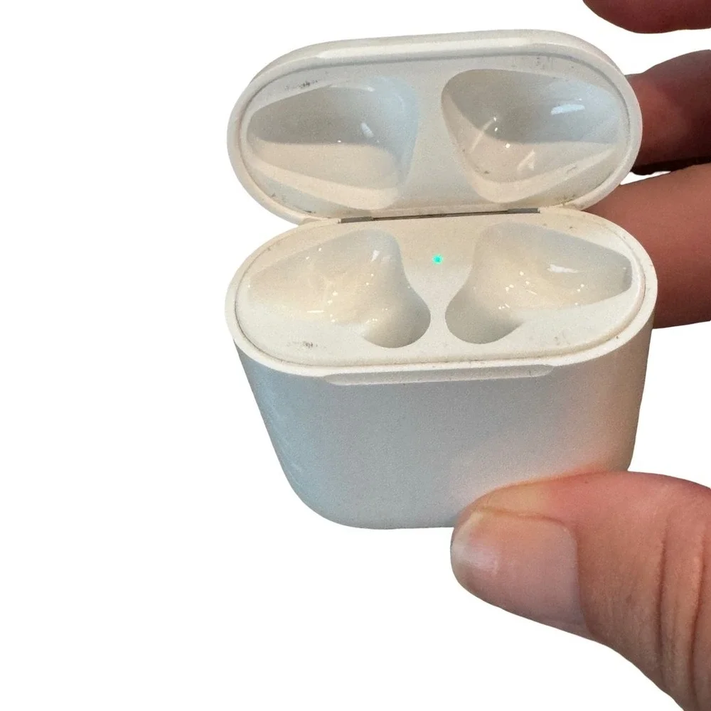 Apple AirPods Wireless Charging Case White A1602 for 1st & 2nd Gen AirPods